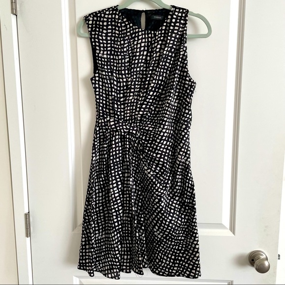 Theme Asymmetrical Sleeveless Dress - size M - Picture 1 of 9